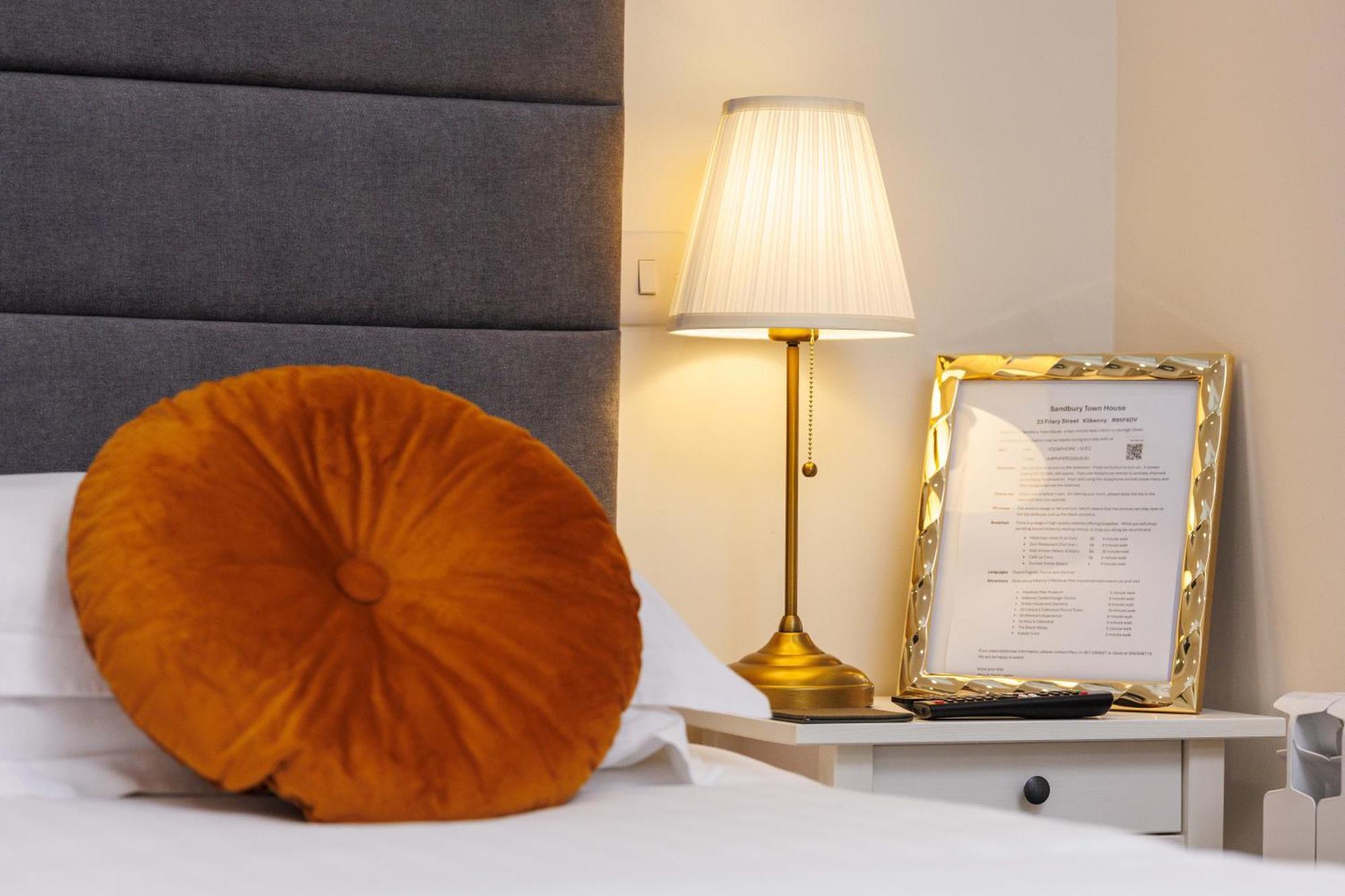 Sandbury Town House Килкени Екстериор снимка
